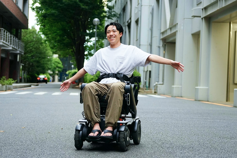 ハンズフリー車いす「Feeling」